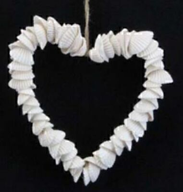 Small shell heart decoration by Gisela Graham. Size 17x14cm